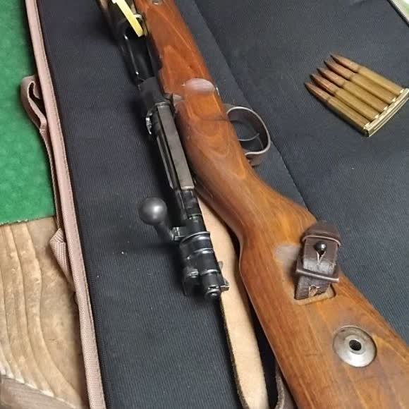 Action d'un fusil réglementaire Mauser et ses munitions
